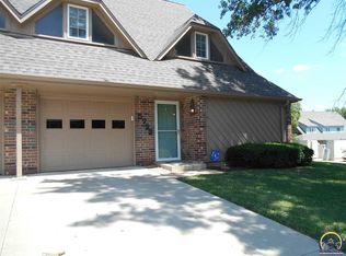 5722 SW Foxcroft Cir N, Topeka, KS 66614