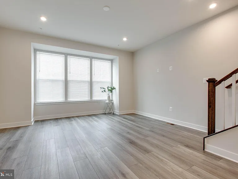 7523 Bharat Way — Photo 8