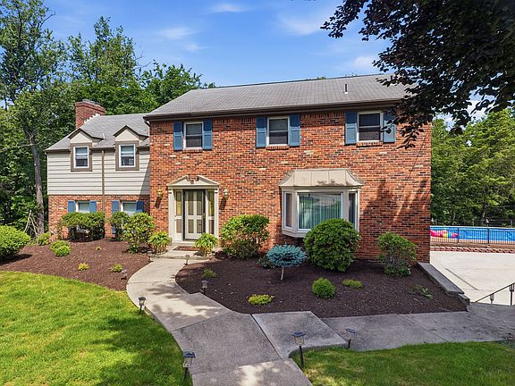 2nd image of 102 Lansdale Ct
