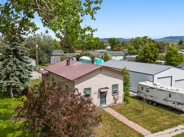 305 S Cedar St, Townsend, MT 59644