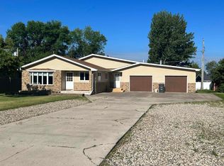 25 Country Rd, Rugby, ND 58368