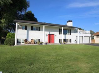 8217 Sunset Ln, Pasco, WA 99301