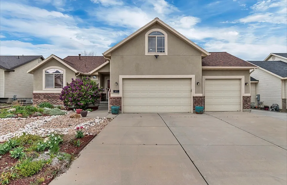 877 Fox Run Dr