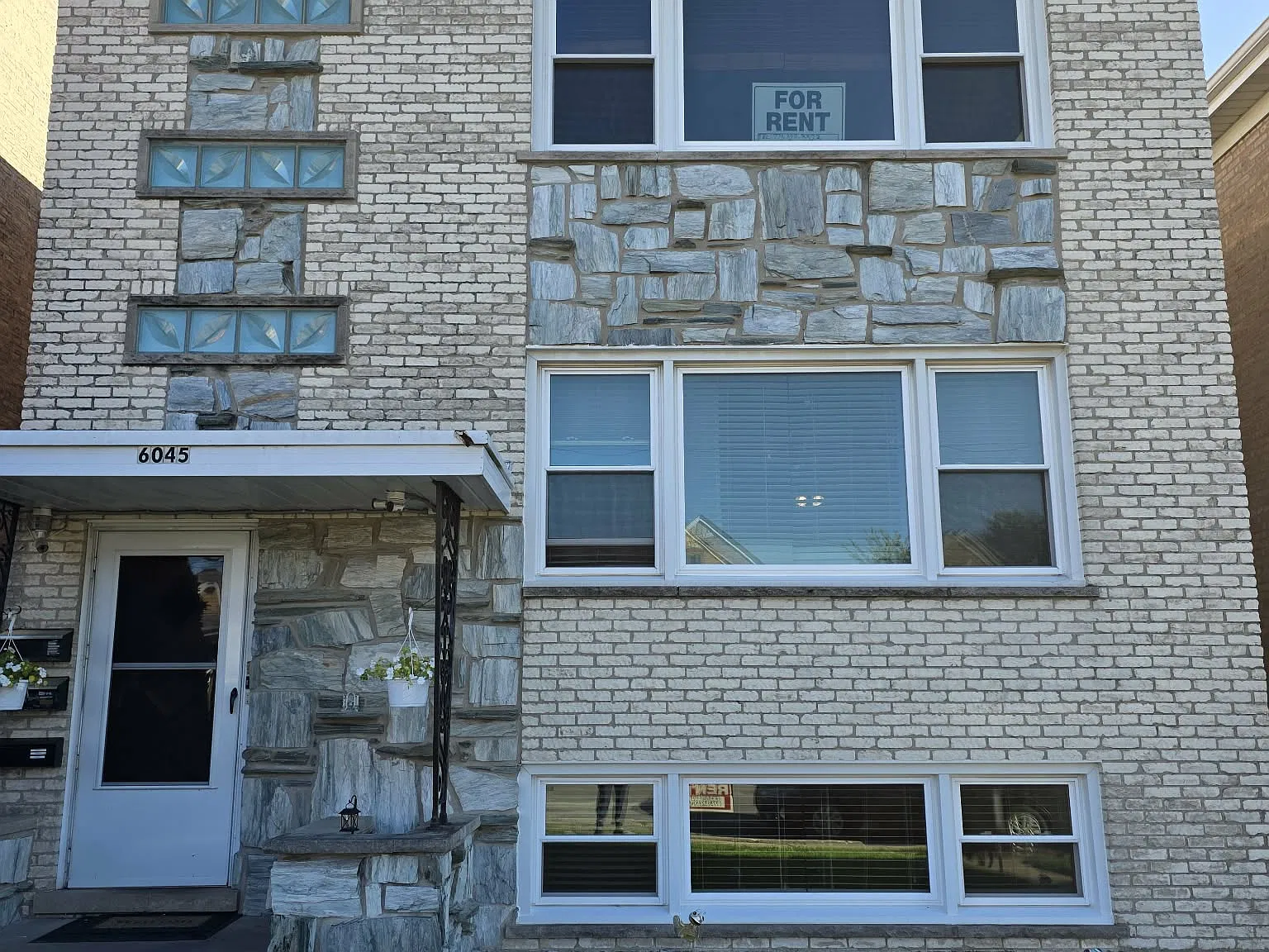 3 bed, 1.5 bath, 1350 sqft, $2,200 — Photo 4