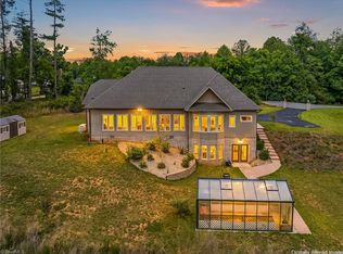 153 Woodridge Dr, Mount Airy, NC 27030