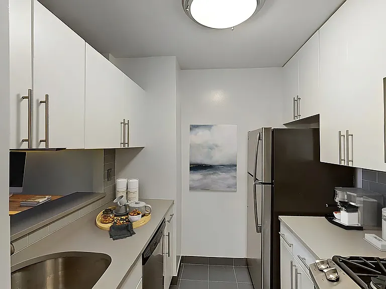 260 W 52nd St #9J — Photo 1