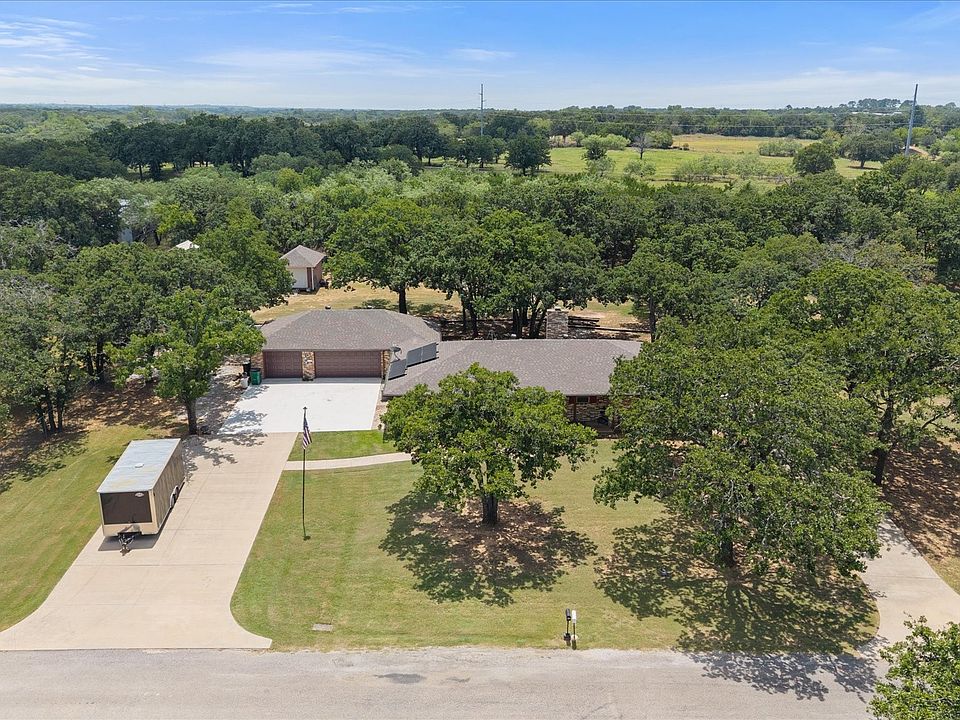 1st image of 902 Greenbriar Dr