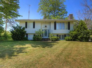1151 S Kohler Rd, Trufant, MI 49347