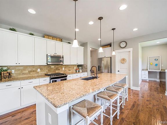 3rd image of 6104 Ardmore Ln