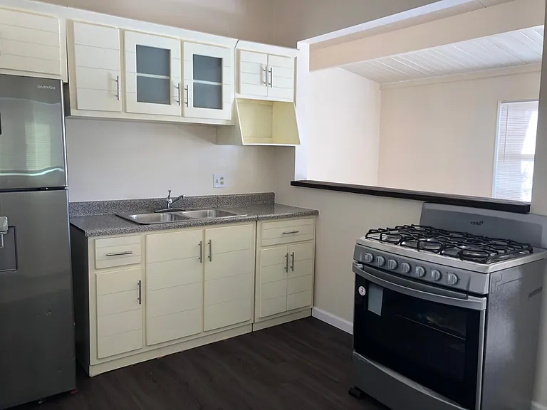 1042 E Grand Ave — Photo 3