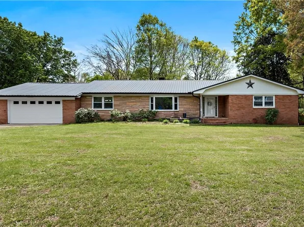 844 Rainbow Rd, Advance, NC 27006