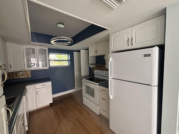 4th image of 1160 SE 12th St