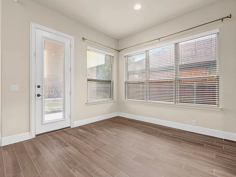 2412 Kemerton Dr — Photo 9