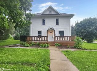 102 Johnston St, Gladbrook, IA 50635