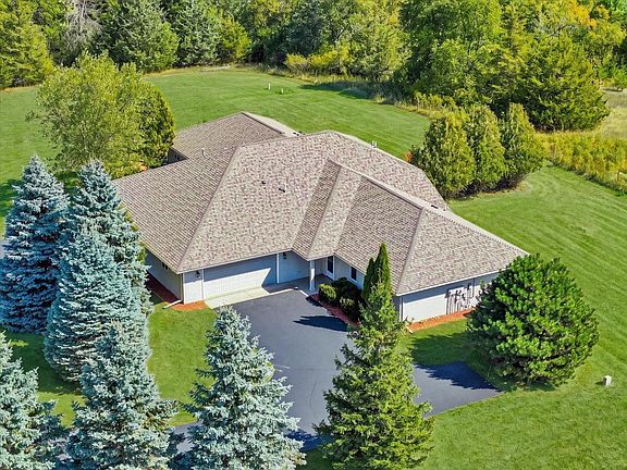 4th image of 919 Waxon Ln