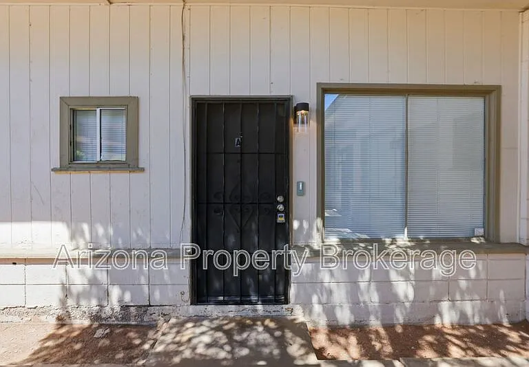 450 W 6th St #A — Photo 5