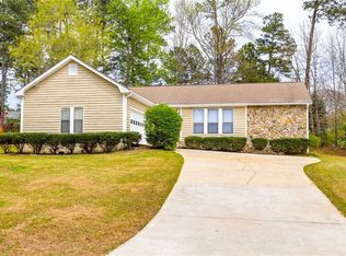 2010 Hutton Dr, Grayson, GA 30017
