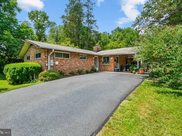 9914 Broadview Dr, Fairfax, VA 22030
