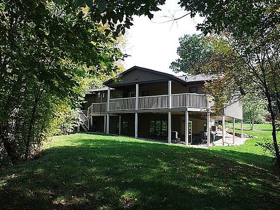 3rd image of 25800 Woodside Ct