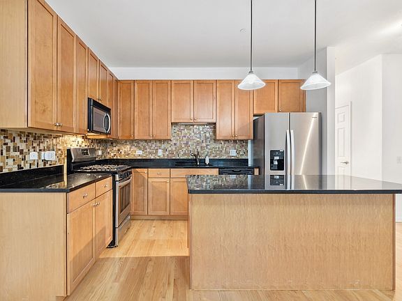 3rd image of 9222 Ewing Ave Unit 201