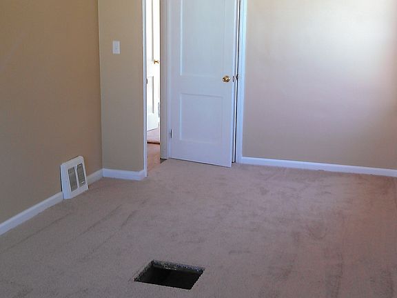 4th image of 91 Keller Ave