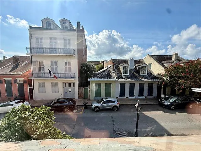 1123 Burgundy St #B — Photo 17