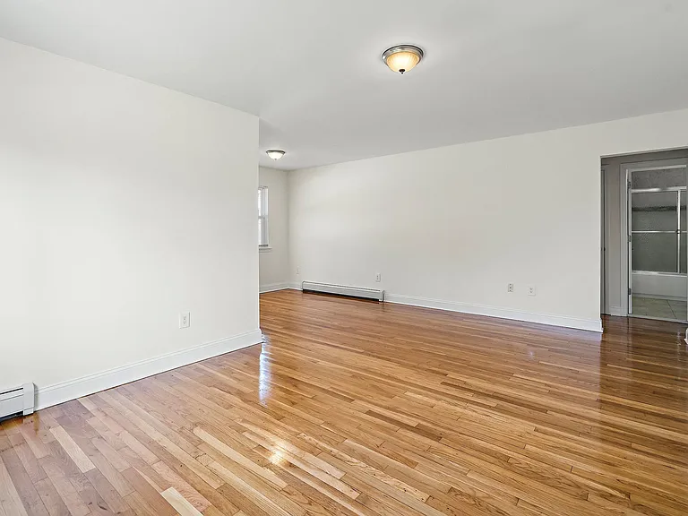 Clinton Manor Arms Apartments — Photo 19