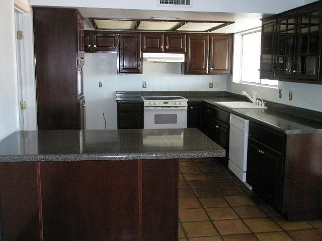 2nd image of 704 E MESQUITE Street