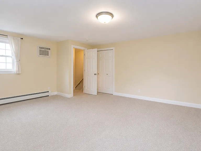 25 Oak St #C — Photo 11