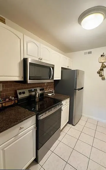 11 Twin Rivers Dr #M — Photo 9
