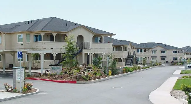 Yosemite Terrace Apartments — Photo 1