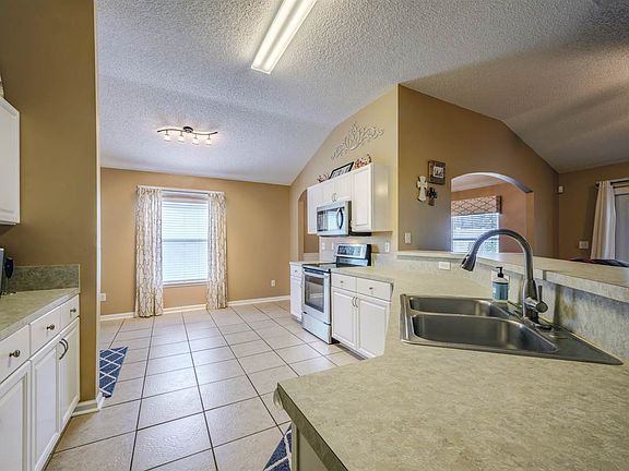 3rd image of 912 Oak Arbor Cir