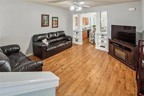 904 Eagle Ave — Photo 3