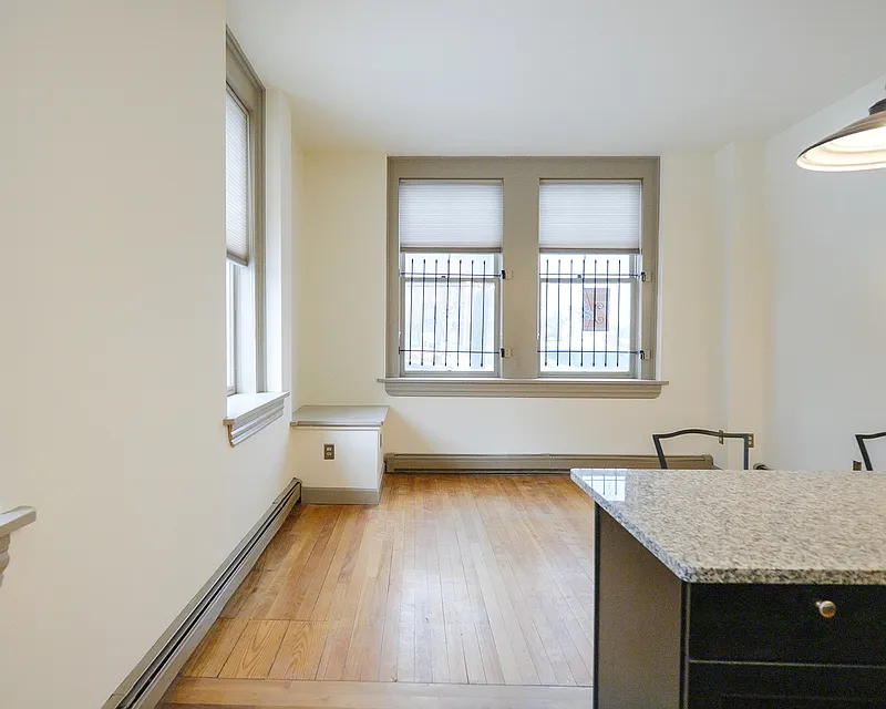 1 bed, 1.0 bath, $1,700 — Photo 2