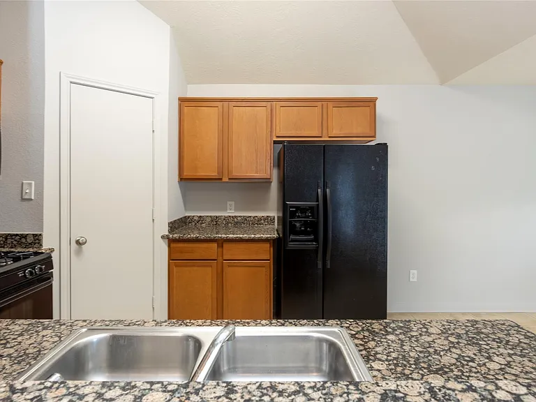 103 Duprie Dr — Photo 6