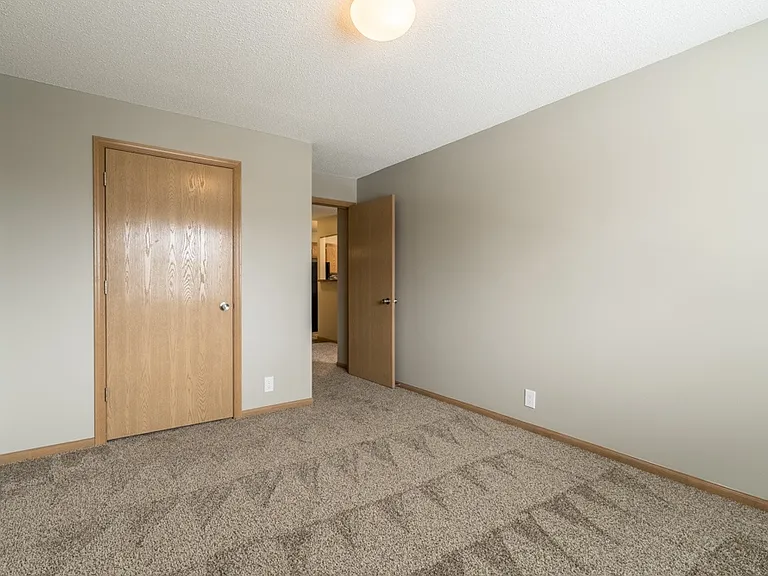Highland View Apartments — Photo 148
