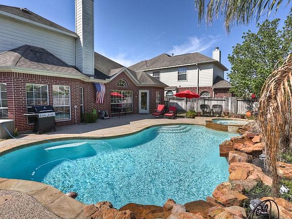 Sparkling Salt Water Pool