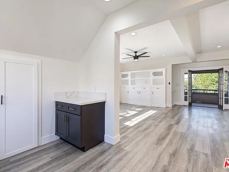 1054 Maine Ave #1054 — Photo 3