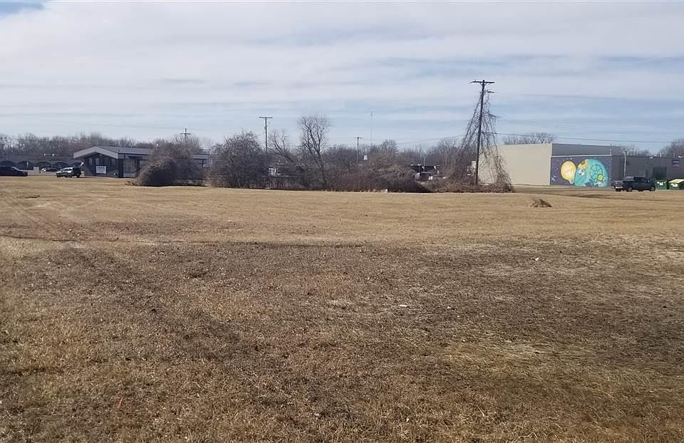 2nd image of 1011 E Patrick Rd