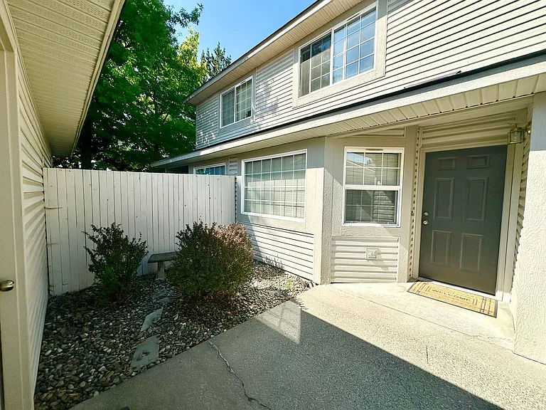 209 E 18th Ave #27 — Photo 3