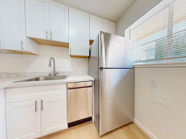 1520 Castro St — Photo 5