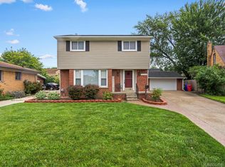 31114 Spring Ct E, Fraser, MI 48026