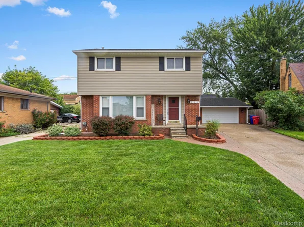 31114 Spring Ct E, Fraser, MI 48026