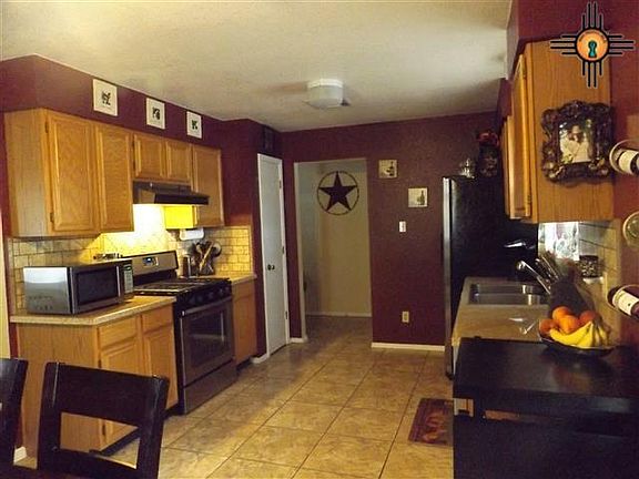 4th image of 800 Yucca St