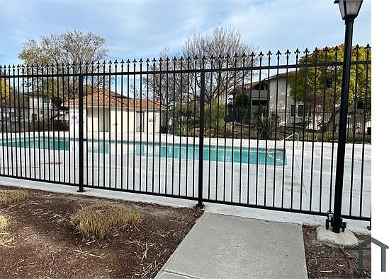 3rd image of 288 Kenbrook Cir