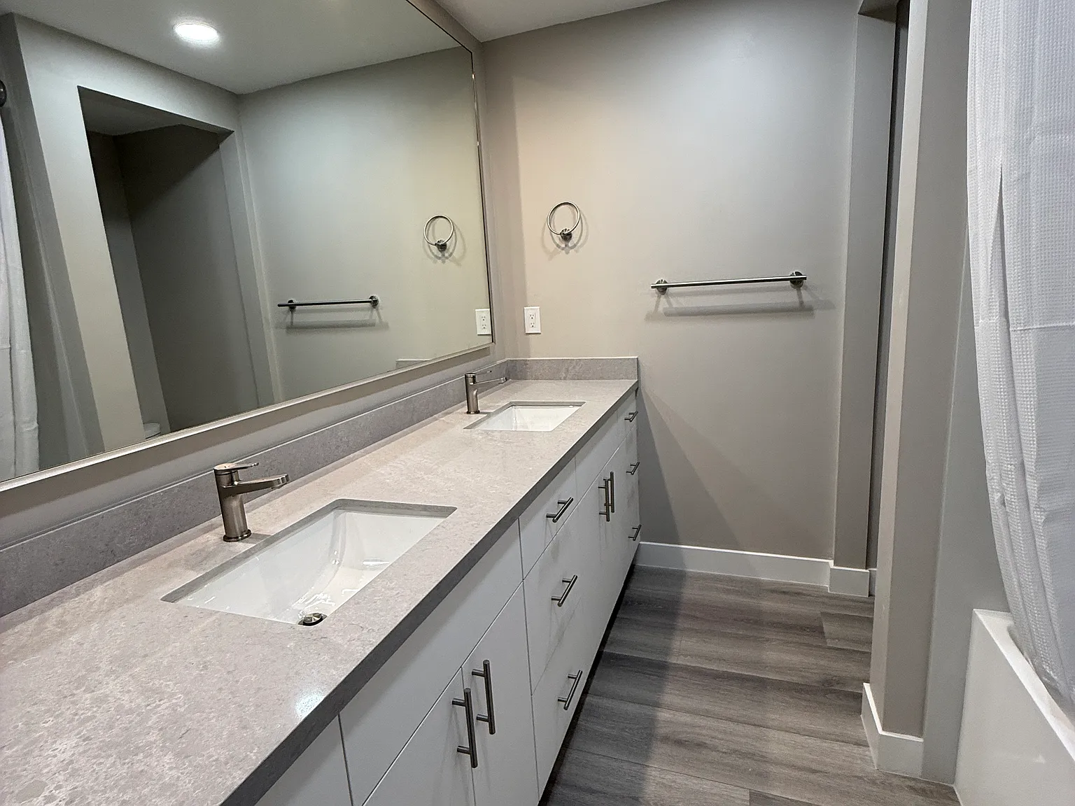 2 bed, 962 sqft, $4,295 — Photo 3