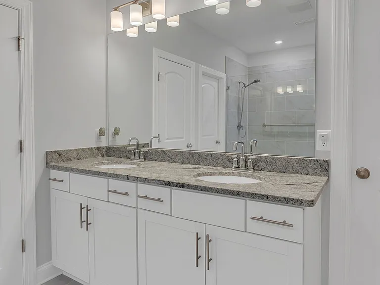 4937 Riverbank Dr — Photo 19