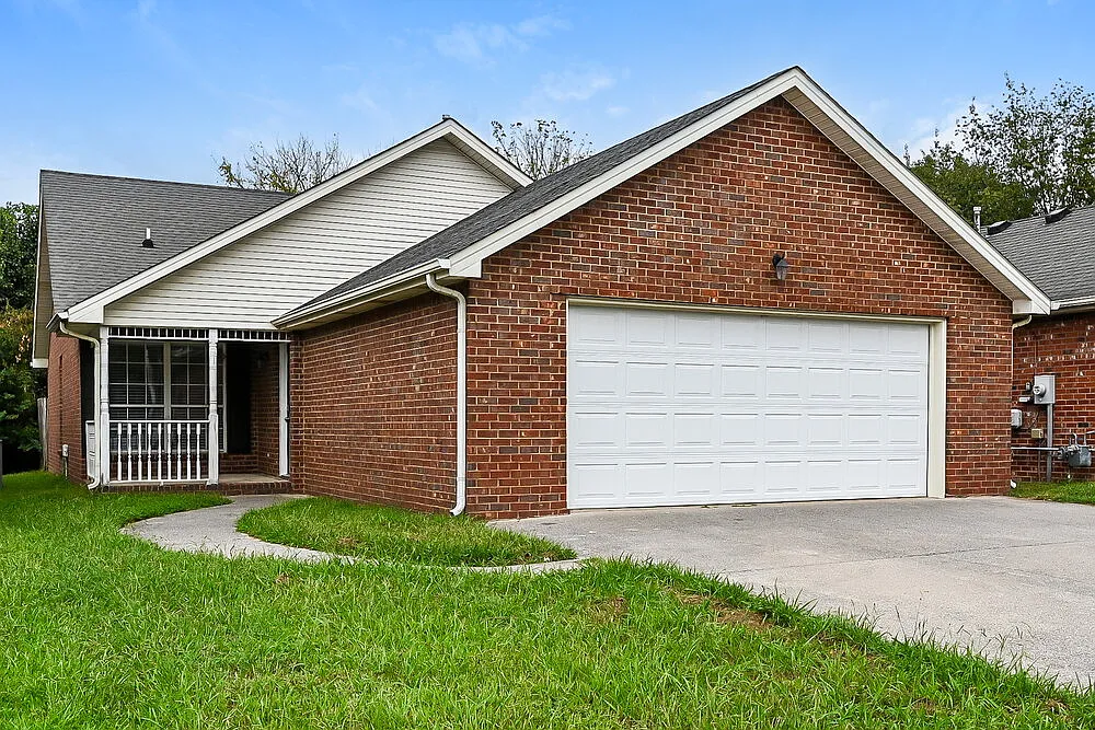 3 bed, 2.0 bath, 1311 sqft, $2,180 — Photo 1