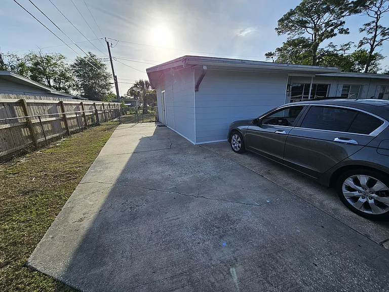 108 S Sunland Dr #C — Photo 7