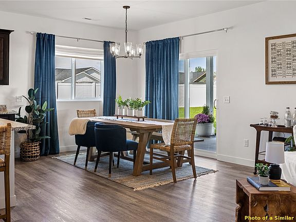 3rd image of 2014 Riverbend Rd